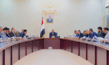 اللجنة العليا للإيرادات تشدد على إلزام كافة الجهات الحكومية بتوريد إيراداتها إلى البنك المركزي