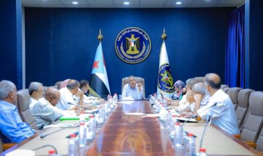 الهيئة الاقتصادية والخدمية تناقش مستجدات الوضع الاقتصادي في الجنوب