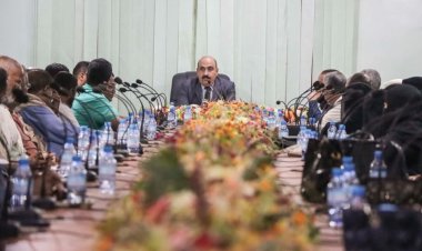 خلال ترؤسه لقاء الإدارات المدرسية بمديرية المكلا.. المدير باعباد يدشن اللقاءات المحورية ويؤكد انطلاقة العام الدراسي الجديد.