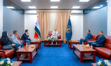 الرئيس الزُبيدي يلتقي وفد منظمة أطباء بلا حدود البلجيكية ويشيد بدورها الإنساني والطبي