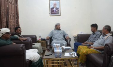 محافظ سقطرى يبحث مع ائتلاف الخير للإغاثة آليات توزيع السلال الغذائية للأسر الأشد احتياجا.