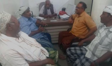 انتقالي تريم يناقش مع مكتب الصناعة والتجارة الأوضاع الاقتصادية والرقابة على الأسعار