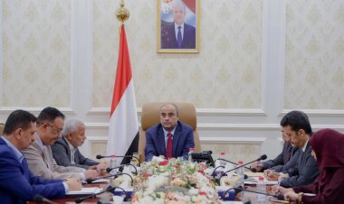 رئيس الوزراء يؤكد حرص الحكومة على تفعيل أداء هيئة الاستثمار وتحسين إجراءاتها لجذب المستثمرين