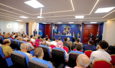 الرئيس الزُبيدي يدشّن برنامج النزول الميداني لفرق الرقابة الرئاسية والتوجيه السياسي