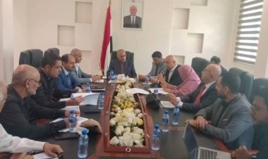 الوزير باذيب يترأس اجتماعاً موسعاً لمناقشة تطوير وتحسين قطاع الاتصالات