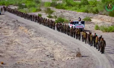 قوات التدخل السريع بالحزام الأمني تنفذ مسيرا عسكريا بأبين