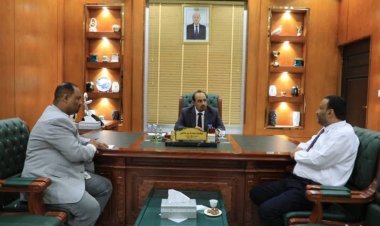 محافظ حضرموت يبحث مع مدير المخيمات الطبية بوزارة الصحة تعزيز الخدمات الصحية بالمحافظة