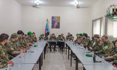 العقيد السرحي يترأس اجتماعاً بقيادات عمليات الحزام الأمني بعدن ويؤكد أهمية الانضباط ورفع كفاءة الأداء