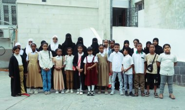 انتقالي حضرموت ينظم زيارة تعريفية لطلاب المخيم الصيفي إلى إذاعة المكلا