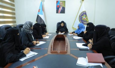 هيئة المرأة تناقش مستوى تنفيذ الإدارات والأقسام للمهام