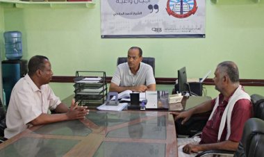 مدير تربية غيل باوزير يتفقد ميدانيا عمل دوام الإدارات المدرسية بمدارس المديرية