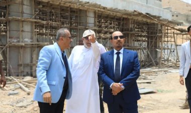 محافظ حضرموت يتفقد آليات ضبط الأسعار ويتابع جاهزية خور المكلا استعدادًا لاحتمال موجة أمطار ثانية