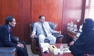 اللواء السقطري يستقبل رئيسة مؤسسة المرأة السقطرية للإستجابة والتنمية