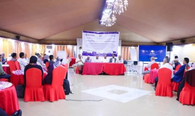 وكيل وزارة الزراعة والري يتفقد تدفق السيل من سد مقاسم الواديين بمنطقة زايدة بلحج ويوجه بتحويله للأراضي المحرومة من الري