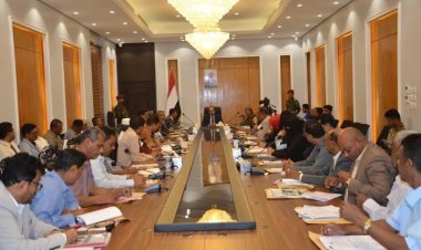 اجتماعٌ للمكتب التنفيذي بحضرموت يقف أمام نتائج نزولات لجنة ضبط الأسعار والحالة المدارية ونشاط عدد من المكاتب والمرافق الخدمية