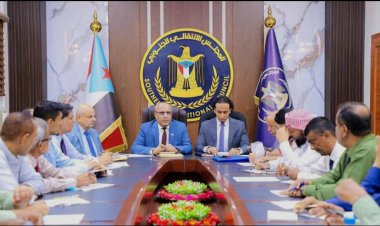فريق التوجيه والرقابة الرئاسي يعقد لقاءً مع الهيئة التنفيذية للقيادة المحلية لانتقالي العاصمة عدن
