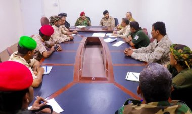 القيادة العامة لقوات دفاع شبوة تعقد اجتماعاً موسعاً لمناقشة خطط التطوير والتأهيل ومخاطر الألغام