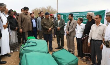 محافظ حضرموت يتفقد الأضرار الناتجة عن المنخفض الجوي بمديريات تريم وشبام ووادي العين وحورة ويدشن مشروع إغاثة عاجل للمتضررين