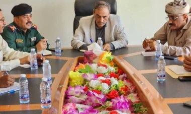 برئاسة الأمين العام هشلة.. اجتماع مشترك لمناقشة ضرورة تركيب كاميرات مراقبة عالية الجودة في المحلات التجارية والإدارات الحكومية بشبوة