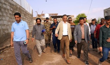 وزير الدولة محافظ عدن يتفقد الأسر والمناطق المتضررة جراء السيول