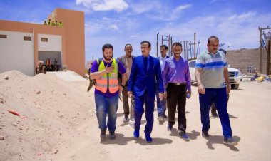 محافظ شبوة يشيد بنجاح التشغيل التجريبي لمشروع الطاقة الشمسية