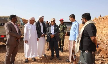 محافظ حضرموت يتفقد أضرار السيول ومستوى إنجاز طريق "عمد - الضليعة" بنسبة 94% ويوجه بسرعة استكمال الطريق الحيوي