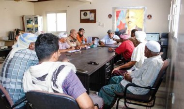 مدير عام غيل باوزير يجتمع برؤساء الأحياء السكنية لمناقشة قضايا الأمن والأشغال