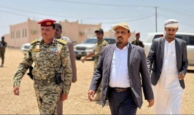 محافظ حضرموت يتفقد معسكر قيادة لواء "شبام" بدوعن