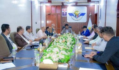 نائب وزير النقل يناقش مع قيادة الهيئة العامة للطيران المدني مستوى تنفيذ مصفوفة برنامج المائة يوم والمشاريع المنجزة