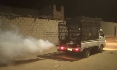 مكتب الصحة يواصل حملات الرش الضبابي في شوارع وأزقة البريقة