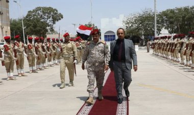 وزير الدفاع يغادر مدينة المكلا عقب اختتام زيارة تفقدية لمحافظة حضرموت