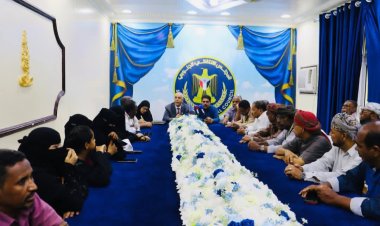 فريق التوجيه والرقابة الرئاسي يعقد اجتماعًا باتحاد نقابات عمال الجنوب ونقابة المعلمين الجنوبيين واللجان المجتمعية بالمكلا