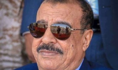 اللواء بن بريك يُعزّي في وفاة المناضل الاكتوبري اللواء محمد ناجي سعيد