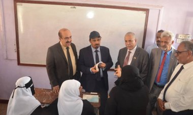 محافظ حضرموت يتفقّد مقاعد الدرس في أول حصة دراسية بمدارس المكلا إيذانًا ببدء العام الدراسي الجديد 2026/2025