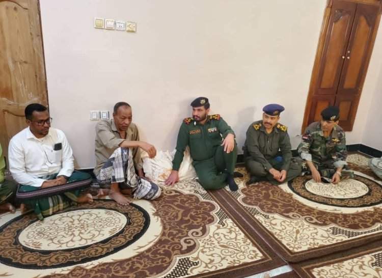 مدير عام الأمن والشرطة بوادي حضرموت يقدّم واجب العزاء لأسرة الفقيد الشاب محمد سعيد يادين