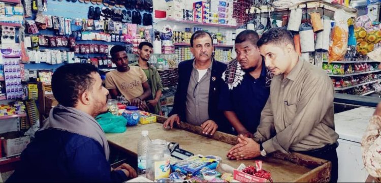 قيادة انتقالي أبين والسلطة المحلية تنفذان حملة رقابية شاملة لضبط الأسعار في أسواق زنجبار وجعار