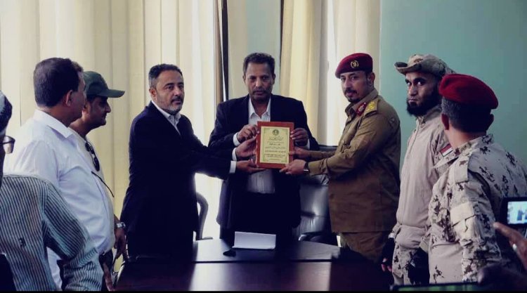 انتقالي أبين والسلطة المحلية بالمحافظة تكرمان العميد مختار النوبي تقديرًا لدوره في ترسيخ الأمن ومكافحة الإرهاب