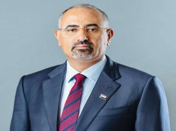 الرئيس الزُبيدي يوجه بتكريم العشرة الأوائل في امتحانات الثانوية على مستوى محافظات الجنوب