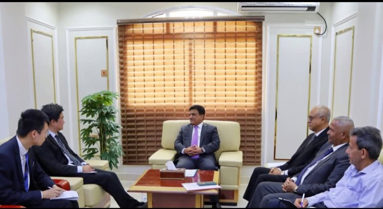 وزير النفط والمعادن يبحث مع القائم بأعمال السفارة الصينية فرص الاستثمار وتطوير التعاون في قطاع النفط والطاقة