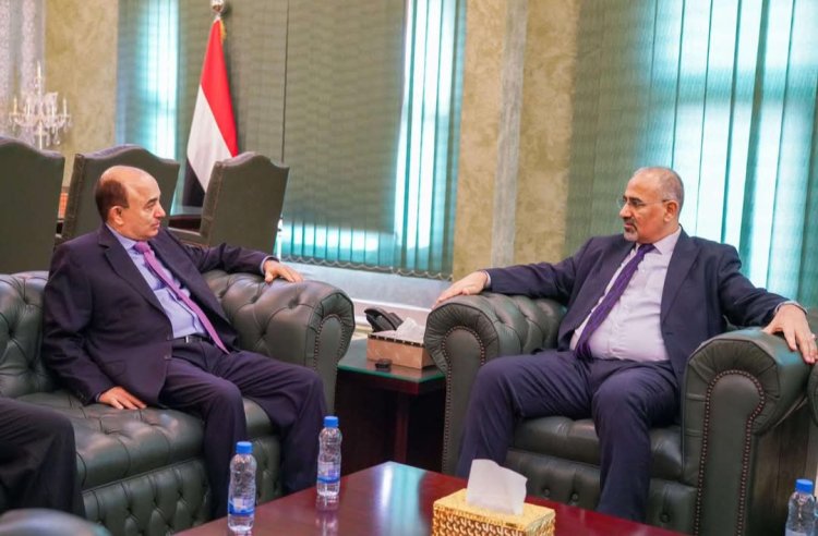 الرئيس الزُبيدي يشدد على ضرورة التعاطي العاجل من قبل القطاع التجاري مع تحسّن أسعار الصرف