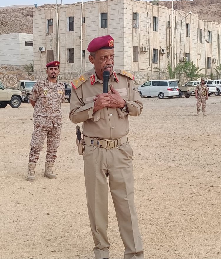 قائد المنطقة العسكرية الثانية يلتقي قوة التدخل السريع ويحذر من مخطط حوثي لاستهداف ساحل حضرموت والنخبة الحضرمية