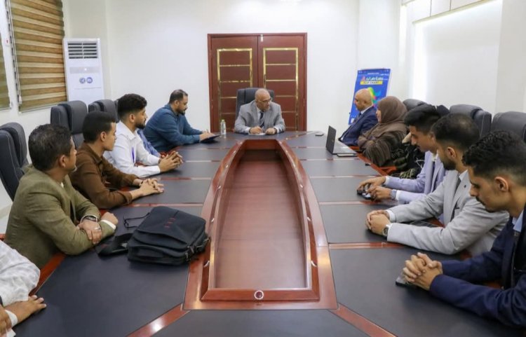 الوزير باذيب يطلع على سير العمل في المؤسسة العامة للاتصالات ويتفقد نشاط شركة "تيليمن"