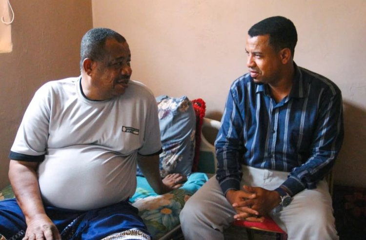 انتقالي حضرموت يطمئن على صحة رئيس اتحاد كرة القدم بساحل حضرموت