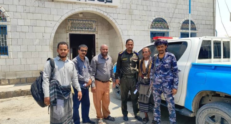 مدير عام مديرية عتق يحيل 12 قضية تموينية وصحية إلى النيابة العامة ضمن حملة الرقابة المستمرة