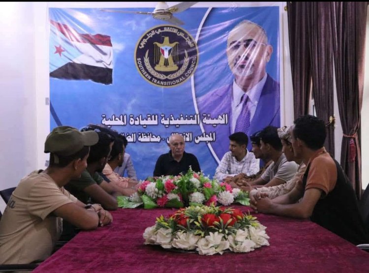 العميد مهدي يلتقي المجلس العام لطلاب مديرية الضالع ويطلع على ترتيبات الإشهار