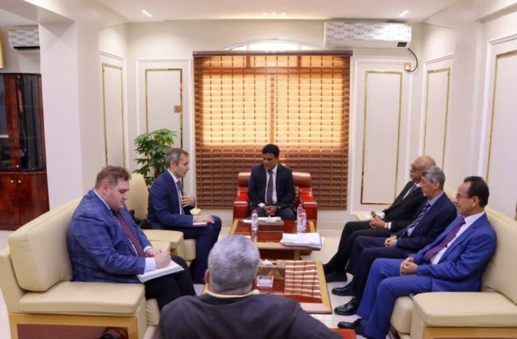 وزير النفط يبحث مع البعثة الروسية سبل تعزيز العلاقات الاقتصادية والتحضير لاجتماع اللجنة المشتركة