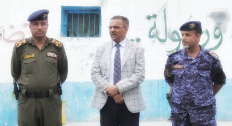 الأمين العام لمحلي حضرموت يتفقد سير العمل بأقسام مبنى أمن مديرية المكلا