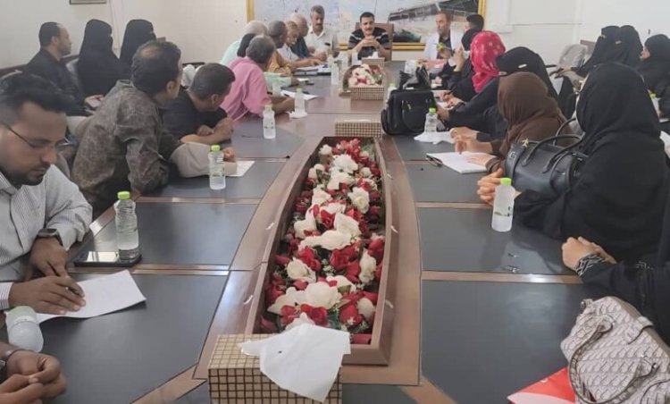 مدير عام المنصورة يشدد على ضرورة إعادة النظر لرسوم المدارس الخاصة والتعامل بالعملة المحلية