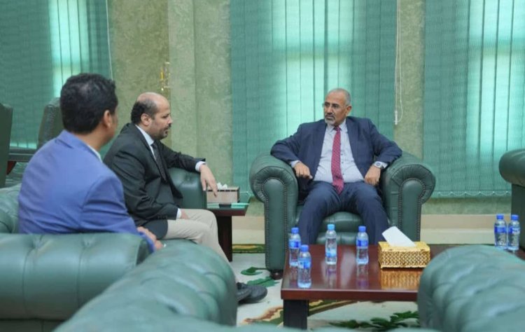 الرئيس الزُبيدي يطّلع على سير العمل في وزارة الشؤون القانونية وحقوق الإنسان