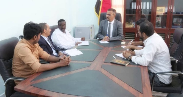 أمين عام حضرموت يطلع على مشاريع منظمة كير الدولية ويؤكد على التنسيق والتدقيق في اختيار المستفيدين